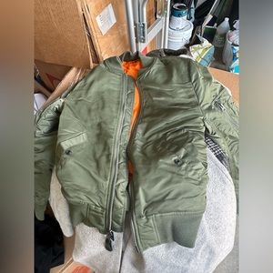 STYLISH GREEN BOMBER JACKET SIZE SMALL!!
